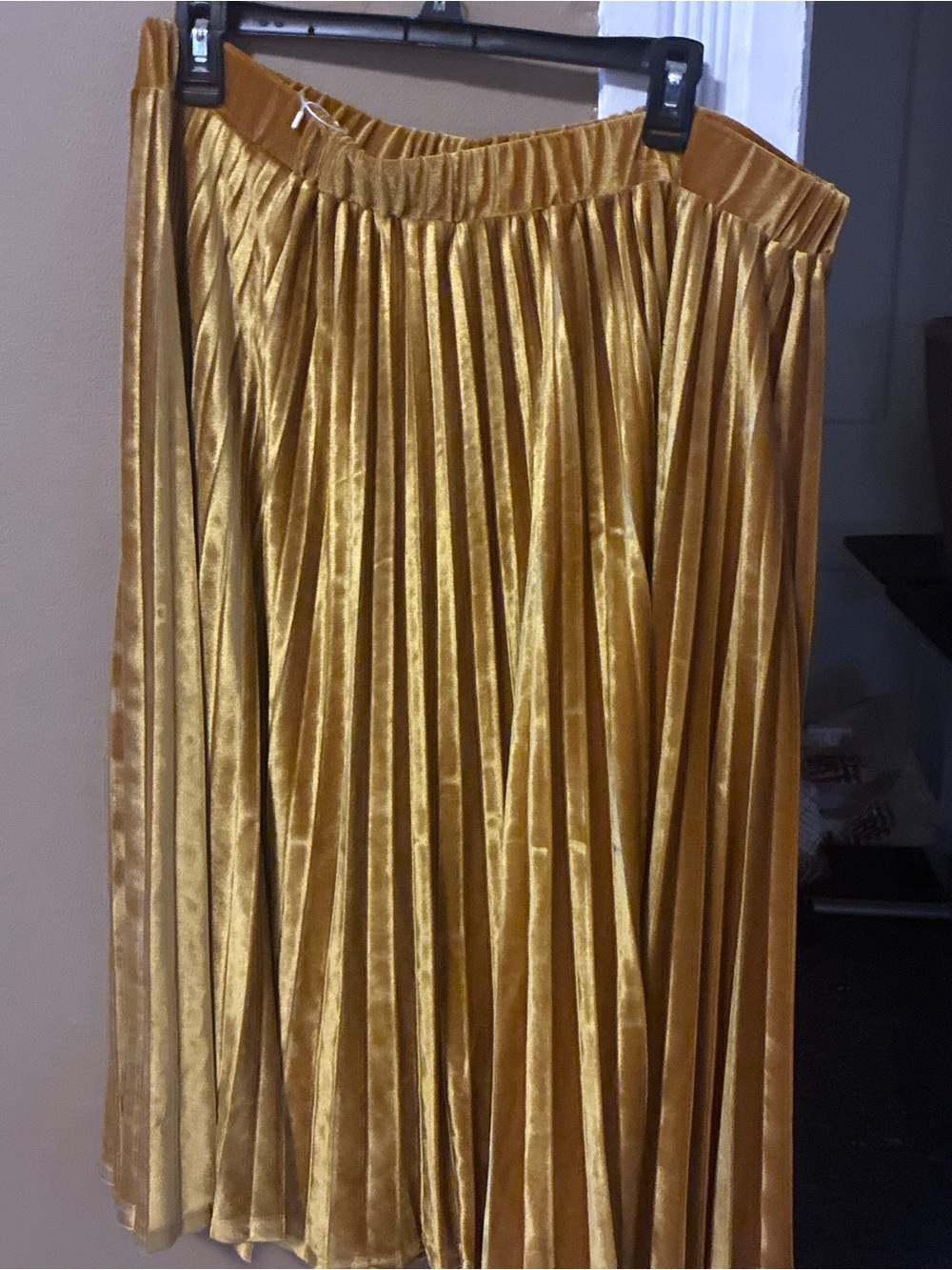 PLUS | Gold Pleated Velvet Midi Skirt 2X
